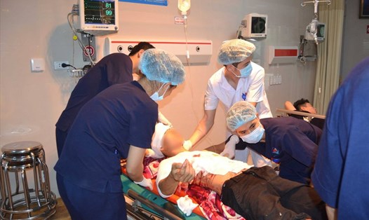 Bệnh nhân bị máy bóc gỗ lột da cấp cứu tại Bệnh viện đa khoa Hùng Vương