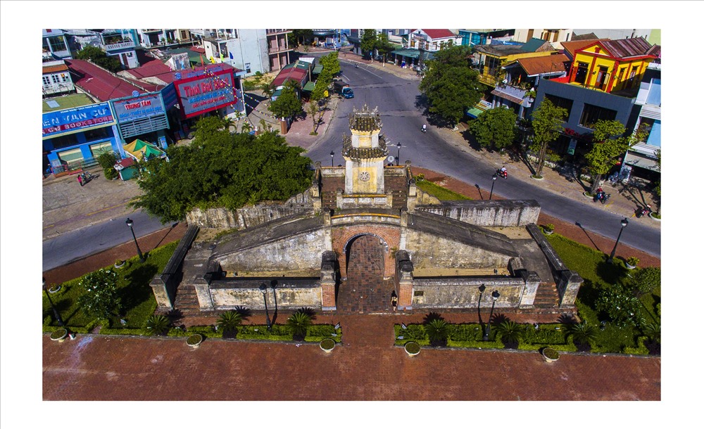 Đồng Hới hiện đại trên nền tảng văn hóa lịch sử hàng trăm năm của ông cha để lại luôn là điểm đến hấp dẫn của du khách ham khám phá, tìm hiểu... Ảnh: VÕ LINH