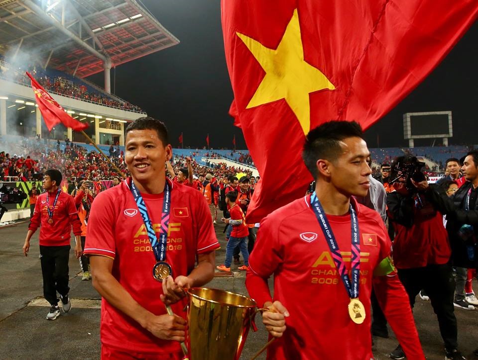 Anh Đức và Văn Quyết sẽ vắng mặt tại Asian Cup 2019. Ảnh S.T