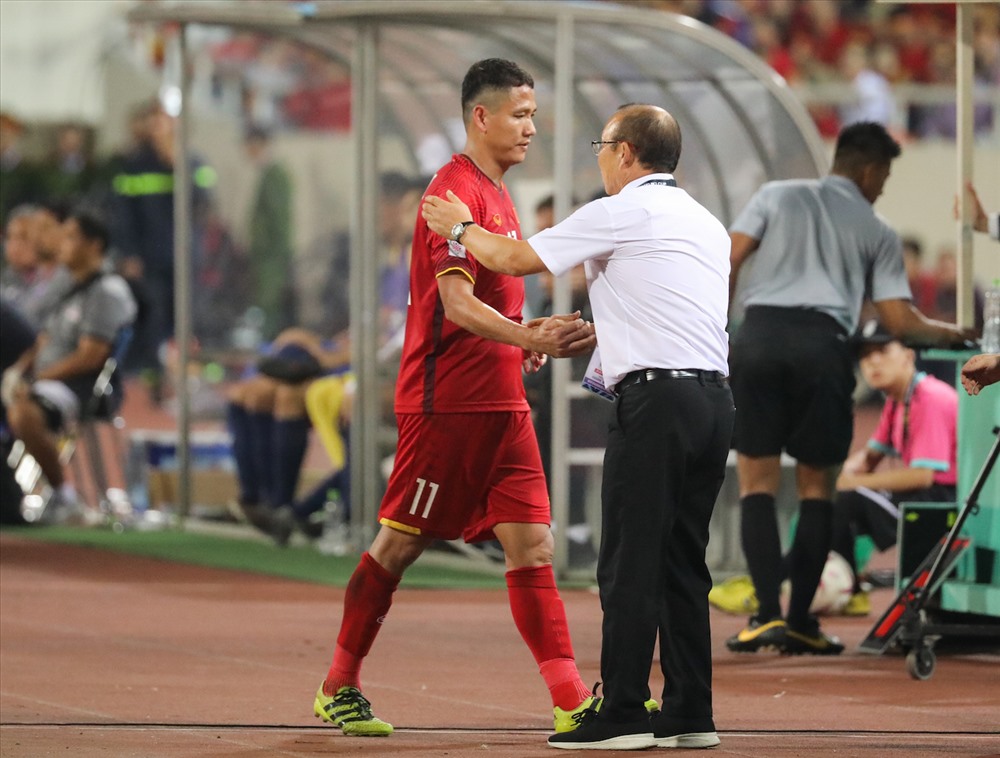 HLV Park Hang-seo đánh giá cao Anh Đức. Ảnh: Sơn Tùng 