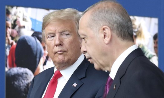 Tổng thống Donald Trump và Tổng thống Thổ Nhĩ Kỳ Recep Tayyip Erdogan. Ảnh: AP. 