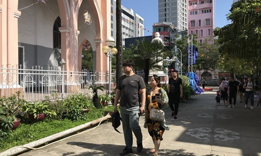Du khách đến Đà Nẵng dịp lễ Giáng Sinh và Tết Dương lịch 2019 dự kiến tăng mạnh. Ảnh: Hoàng Vinh