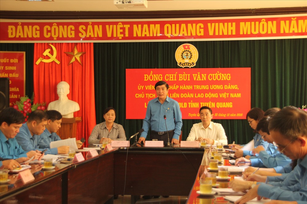 Chủ tịch Tổng LĐLĐVN Bùi Văn Cường phát biểu tại buổi làm việc. Ảnh: V.L