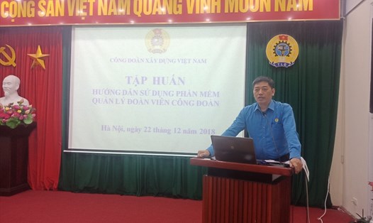 Đồng chí Đặng Ngọc Điệp, Trưởng ban Tổ chức Công đoàn Xây dựng Việt Nam phát biểu tại buổi tập huấn.