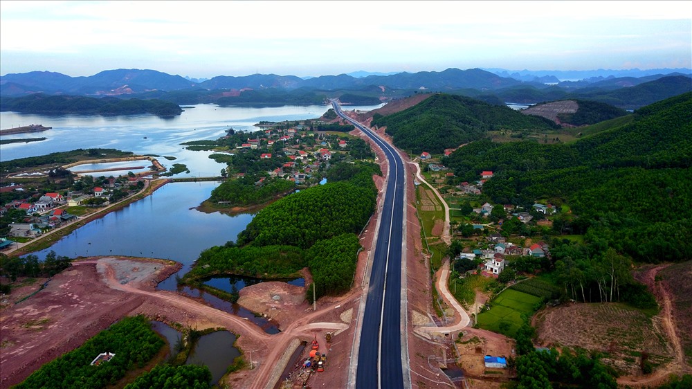 Một đoạn cao tốc Hạ Long - Vân Đồn. Ảnh: N.H