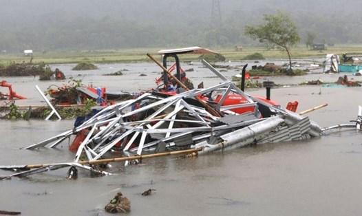 Thiệt hại lớn với Indonesia sau trận sóng thần ở Sunda. Ảnh: EPA. 
