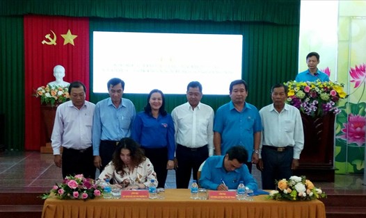 Lãnh đạo  LĐLĐ tỉnh Sóc Trăng ký kết hợp tác với Công ty CP Thương mại dầu khí Vân Phương Vy