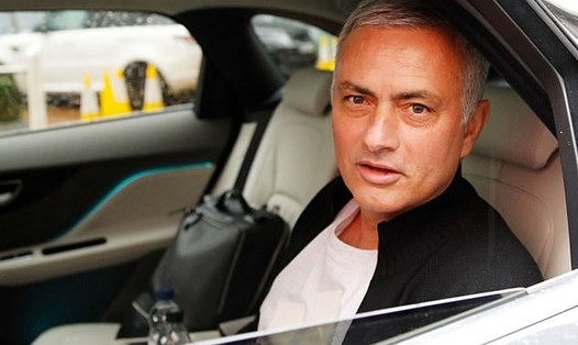 Việc Mourinho bị sa thải tiếp tục là chủ đề mổ xẻ của truyền thông.