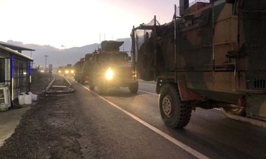 Đoàn xe của Thổ Nhĩ Kỳ gần biên giới với Syria hôm 22.12. Ảnh: AFP. 