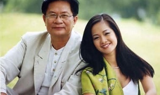 Bức ảnh cũ của nhạc sĩ Dương Thụ và ca sĩ Hồng Nhung. Ảnh: NVCC