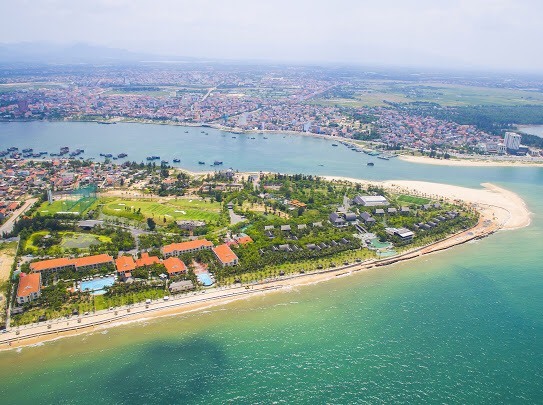 Đồng Hới (Quảng Bình) như một thiếu nữ đang độ xuân thì, hấp dẫn và mời gọi... Ảnh: VÕ LINH