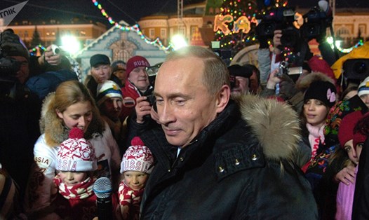 Tổng thống Nga Vladimir Putin sẽ thực hiện ước nguyện của em bé thứ 5 vào đêm giao thừa. Ảnh: Sputnik. 