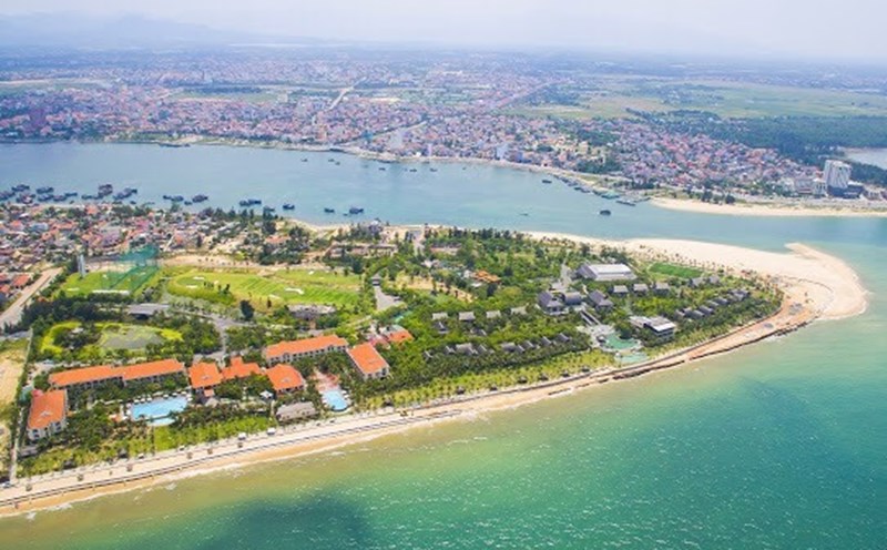 Đồng Hới nhìn từ trên cao. Ảnh: Võ Linh.