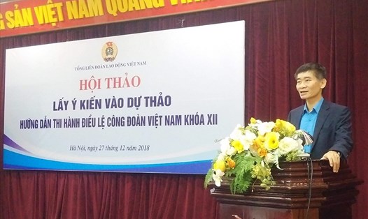 Phó Chủ tịch Tổng LĐLĐVN Trần Văn Thuật phát biểu khai mạc Hội thảo. Ảnh: T.L