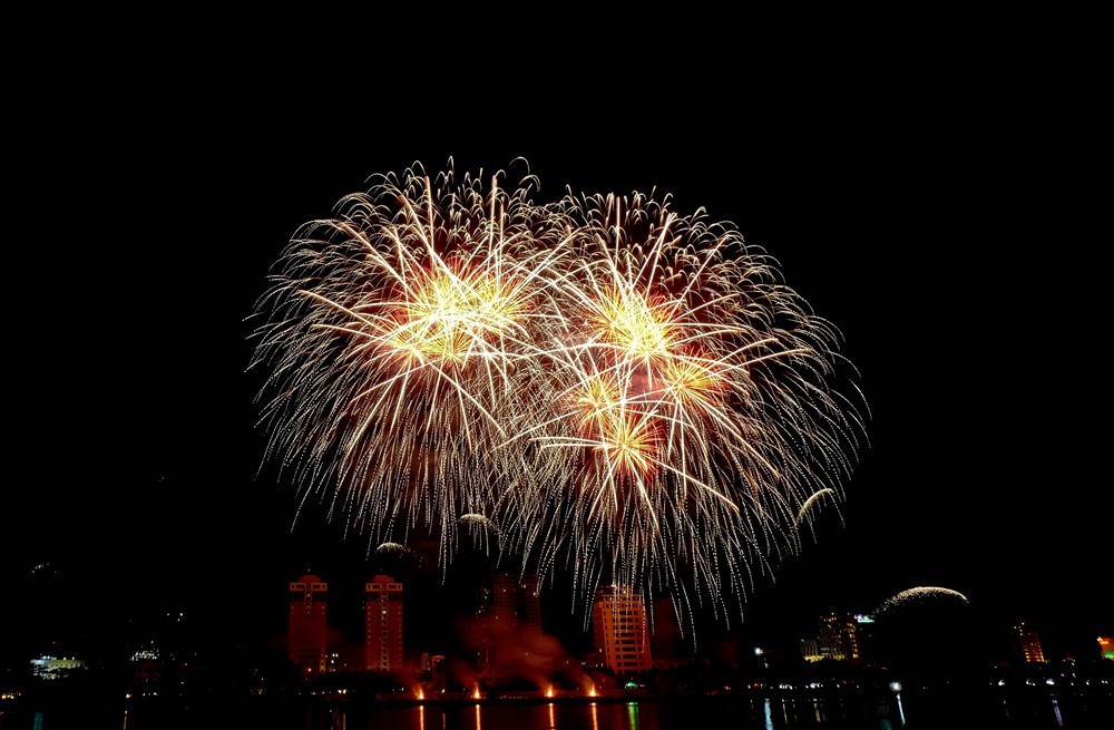 Đà Nẵng sẽ thực hiện bắn pháo hoa dịp Tết dương lịch 2019 và Tết Nguyên đán Kỷ Hợi. Ảnh: Hoàng Vinh 