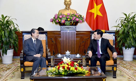 Phó Thủ tướng, Bộ trưởng Ngoại giao Phạm Bình Minh tiếp Đại sứ Trung Quốc tại Việt Nam Hùng Ba. Ảnh: BNG. 