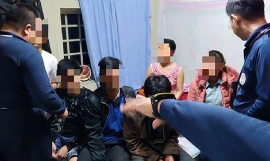 Những người đầu tiên trong đoàn du khách nghi bỏ trốn bị giới chức Đài Loan (Trung Quốc) bắt giữ. Ảnh: NIA