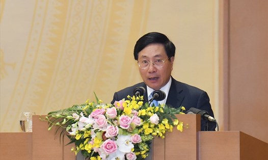 Phó Thủ tướng, Bộ trưởng Ngoại giao Phạm Bình Minh trình bày Báo cáo kiểm điểm công tác chỉ đạo, điều hành của Chính phủ năm 2018. Ảnh: VGP/Quang Hiếu