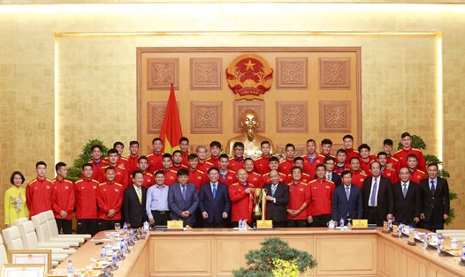HLV Park Hang-seo và các cầu thủ Việt Nam được Thủ tướng biểu dương. Ảnh: Đ.H