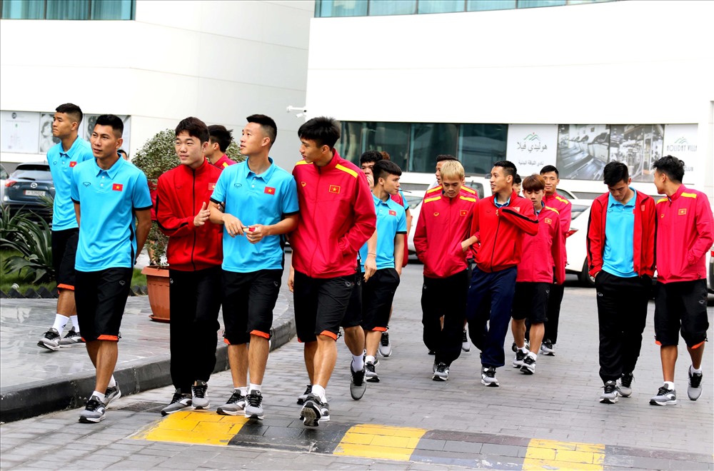 Các cầu thủ Việt Nam tại khách sạn Holiday Villa. Ảnh: VFF