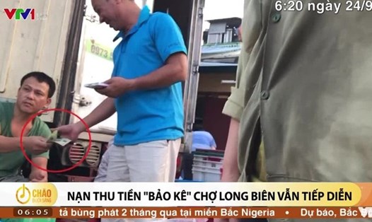 Hình ảnh cắt từ clip phóng sự nạn bảo kê tại chợ Long Biên. Ảnh cắt từ clip