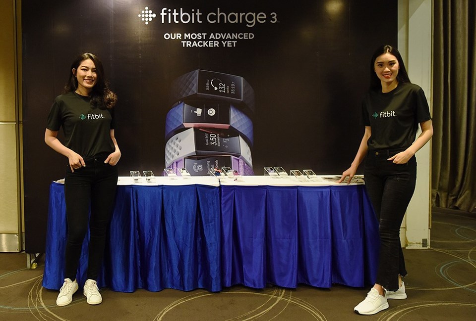 Chính thức ra mắt Fitbit Charge 3 tại Việt Nam ngày 4.12.2018. Chính thức ra mắt Fitbit Charge 3 tại Việt Nam ngày 4.12.2018.