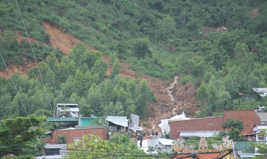 Hiện trường vụ sạt lở núi tại khu dân cư Xóm Núi, thôn Thành Phát, xã Phước Đồng, Nha Trang, Khánh Hòa khiến nhiều người chết vào ngày 18.11. Ảnh: PV