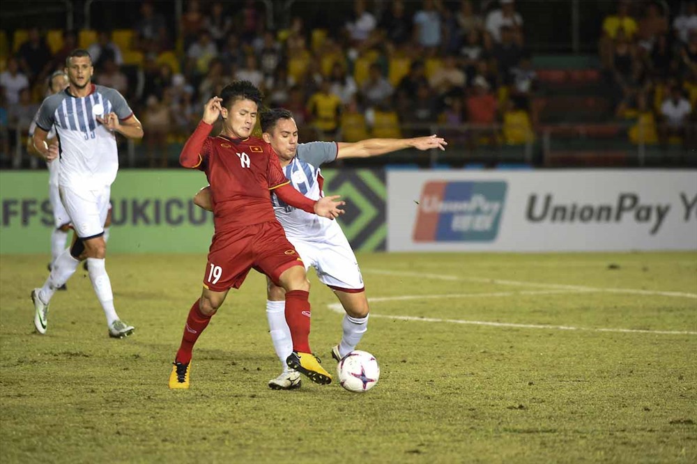 Quang Hải thi đấu đầy quyết tâm trong trận bán kết lượt đi. Ảnh AFF