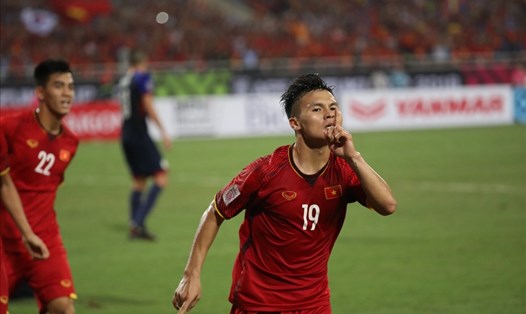Tiền vệ Quang Hải ghi bàn mở tỉ số cho ĐT Việt Nam trước ĐT Philippines ở bán kết lượt về. Ảnh: Đ.H