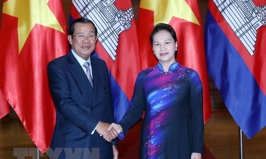 Chủ tịch Quốc hội Nguyễn Thị Kim Ngân và Thủ tướng Campuchia Samdech Techo Hun Sen. Ảnh: TTXVN. 