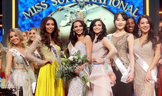 Đại diện Puerto Rico đã vượt qua Minh Tú và hơn 70 người đẹp khác để giành vương miện trong đêm chung kết Miss Supranational 2018.