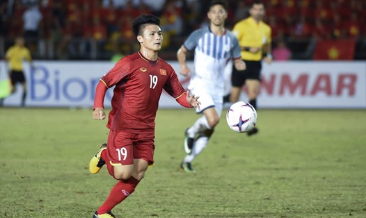 Quang Hải đang dẫn đầu danh sách bình chọn Cầu thủ xuất sắc nhất bán kết AFF Cup 2018. 