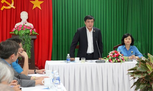 Đồng chí Bùi Văn Cường - Ủy viên Trung ương Đảng, Chủ tịch Tổng LĐLĐ Việt Nam phát biểu tại buổi làm việc. Ảnh: Hưng Thơ.