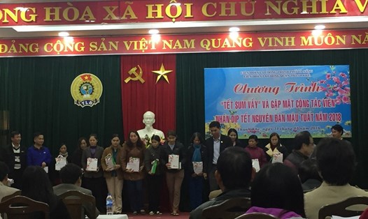 LĐLĐ quận Thanh Khê trao quà Tết cho CNVCLĐ có hoàn cảnh khó khăn