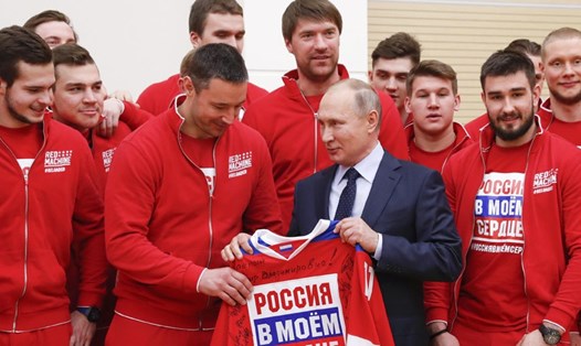 Tổng thống Vladimir Putin gặp gỡ các vận động viên Nga tham dự Olympic PyeongChang. Ảnh: Reuters