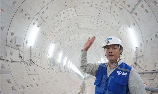 Đường hầm thứ hai nối ga  Ba Son và ga Nhà hát TP của tuyến metro Bến Thành - Suối Tiên vừa được khởi công.  Ảnh: M.Q