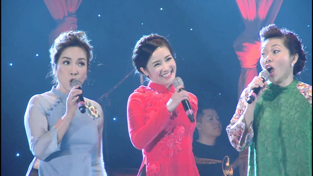 Mỹ Linh, Hồng Nhung, Hà Trần cùng hát Nét ca trù ngày xuân.