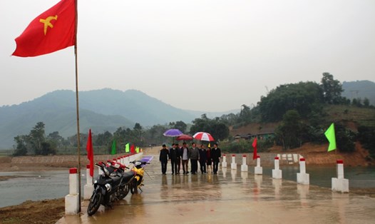 Cầu Trung Lưu hoàn thành mang đến cái tết cho người dân thôn Trung Lưu và Phố Tây vui tươi, ấm áp hơn. Ảnh: TRẦN TUẤN