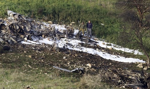 Mảnh vỡ F-16 của Israel bị hỏa lực Syria bắn hạ hôm 10.2. Ảnh: AP