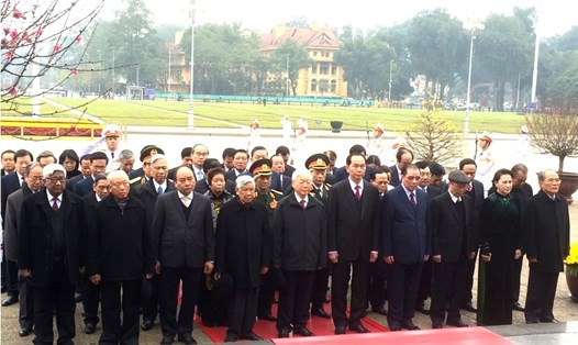 Lãnh đạo Đảng, Nhà nước viếng Chủ tịch Hồ Chí Minh. Ảnh: VPG.