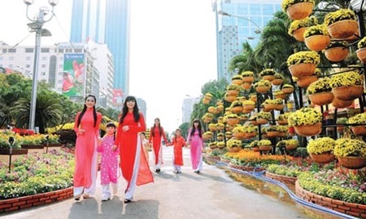 Mỗi khi năm mới đến, người Việt thường xuất hành du xuân, đi lễ để cầu may mắn, an khang. Ảnh minh họa: VOV