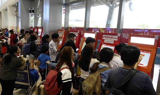 Số lượng chuyến bay và lượng hành khách đến, đi tại sân bay Tân Sơn Nhất tăng kỷ lục.