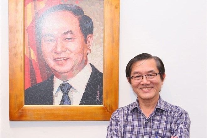 Người thổi “hồn” gốm Biên Hòa vào tranh vẽ