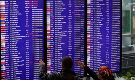 Hành khách tại sân bay Domodedovo, Mátxcơva. Ảnh: Reuters