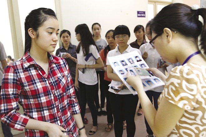 Các thí sinh lớp 12 tại Hà Nội sẽ bắt đầu thi khảo sát với hình thức giống với thi THPT quốc gia vào tháng 3. Ảnh: LĐO