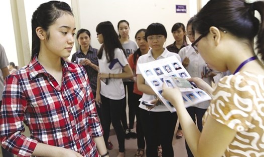 Các thí sinh lớp 12 tại Hà Nội sẽ bắt đầu thi khảo sát với hình thức giống với thi THPT quốc gia vào tháng 3. Ảnh: LĐO