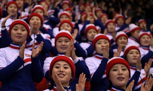 Thành viên đội cổ vũ Triều Tiên. Ảnh: AFP/Getty. 