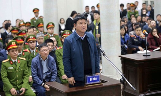 Ông Đinh La Thăng trong phiên tòa sơ thẩm vụ án sai phạm xảy ra tại PVC vào cuối tháng 1. Ảnh TTXVN.