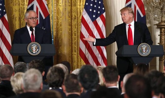 Tổng thống Mỹ Donald Trump nói về khả năng trở lại TPP trong cuộc họp báo chung với Thủ tướng Australia Malcolm Turnbull. Ảnh: Reuters. 