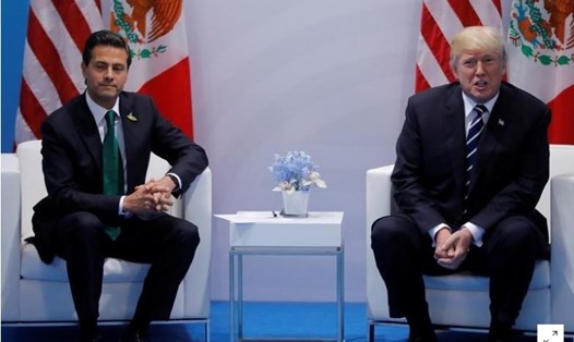 Tổng thống Mexico Enrique Pena Nieto và Tổng thống Mỹ Donald Trump tại cuộc gặp bên lề Hội nghị Thượng đỉnh G20 tại Hamburg, Đức năm 2017. Ảnh: Reuters. 